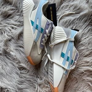 Stylish Women's Sneakers in White and Blue